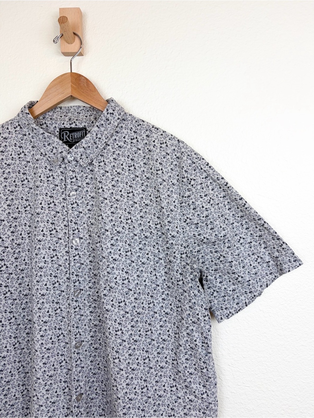 Retrofit Men’s Short Sleeve Button Up Shirt Gray Floral Print Size XL